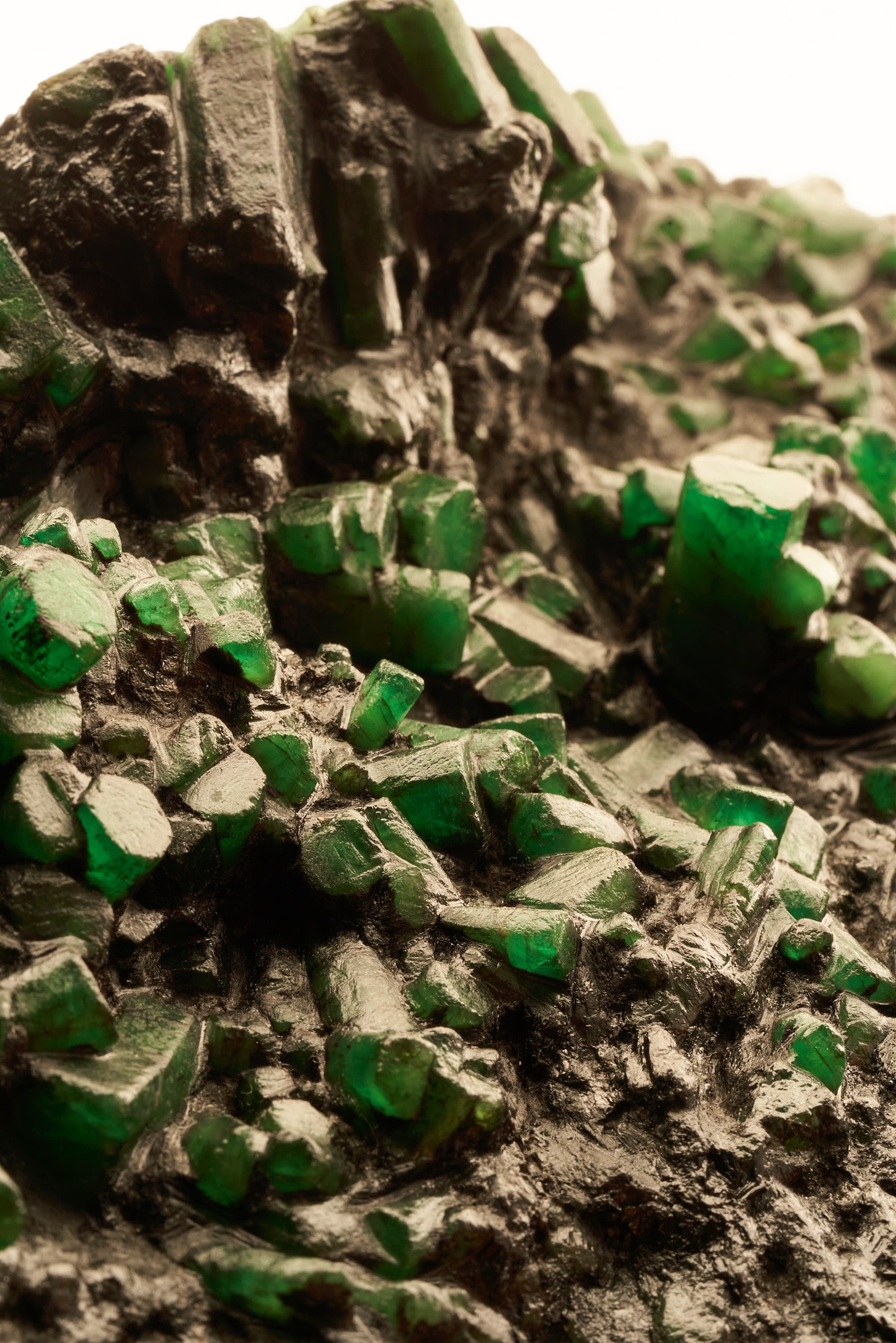 Usaris Gemstones - International Trading